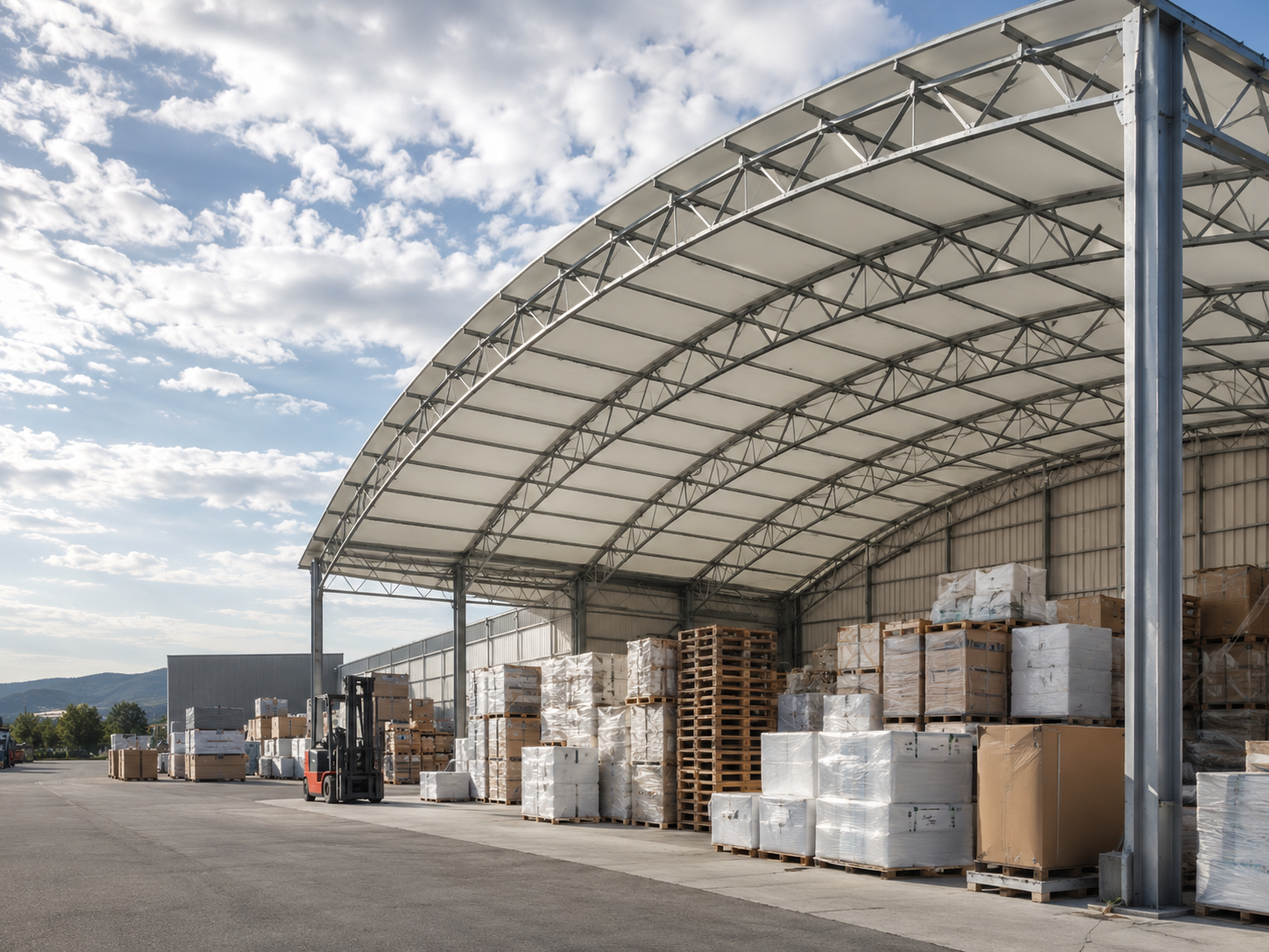 Coperture industriali per stoccaggio merci: come proteggere prodotti e materiali