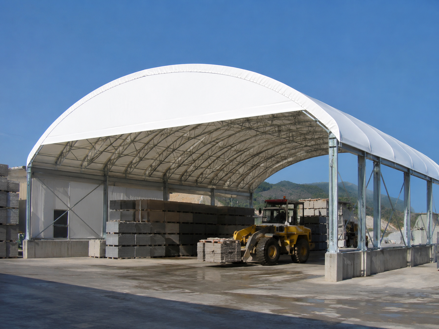 Telo PVC per coperture industriali: resistenza, UV e autoestinguenza